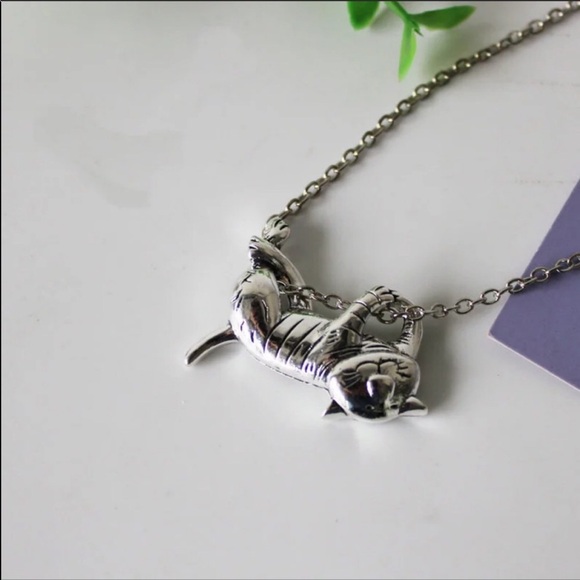 COPY - RESTOCKED Silvertone clinging cat necklace NIP - Picture 4 of 7